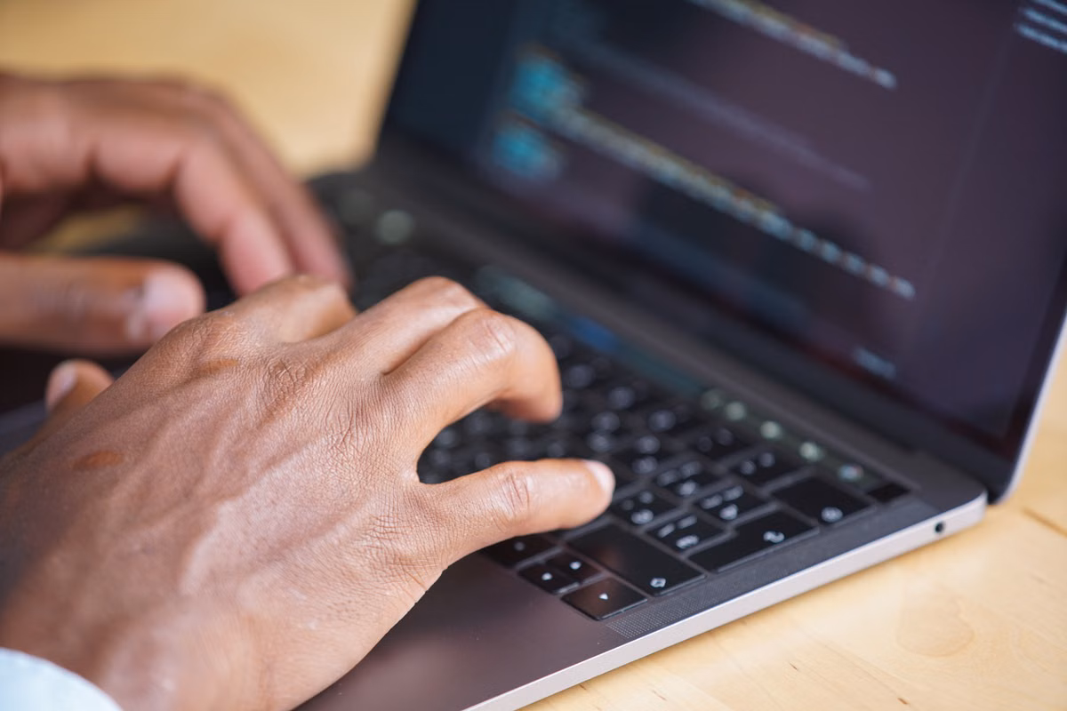 OpenCodeの使い方は？21万 StarsのオープンソースAIコーディングエージェント、Claude Code・Codexとの違い
