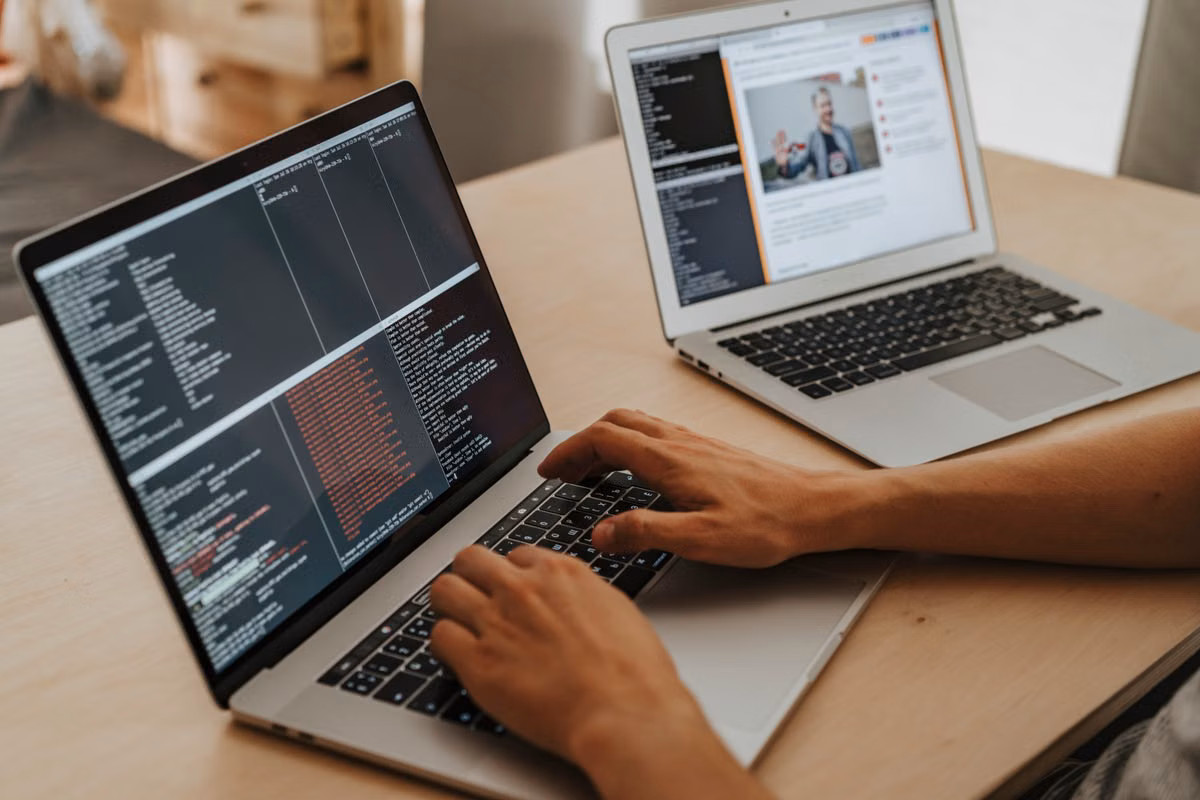 GitHub Actions macOS Runner 怎么选？2026 成本、并发与自托管对比